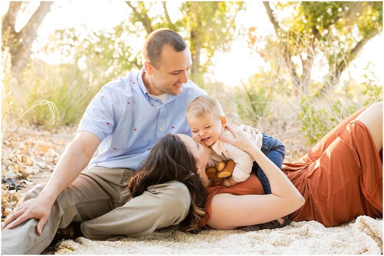 Early morning family photo session in Sierra Vista Arizona with Hannah Whaley Photography.